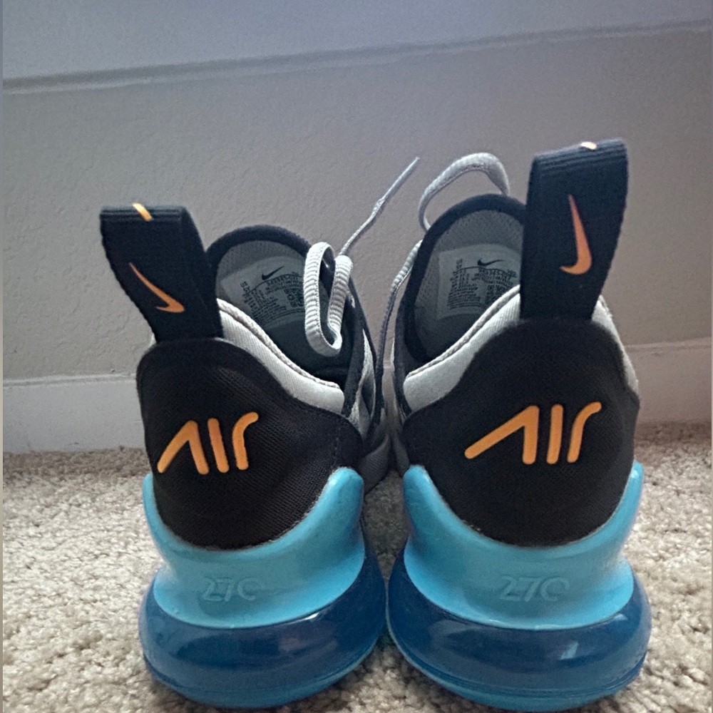 Nike Air Max 270
SIZE 5